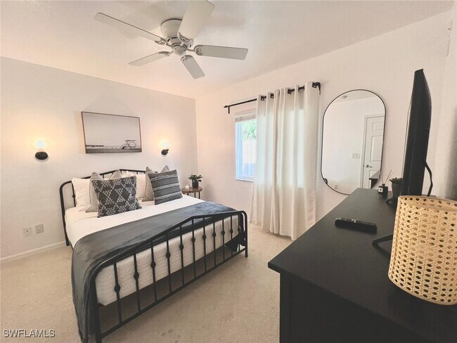 Building Photo - 220 18th Ave NW