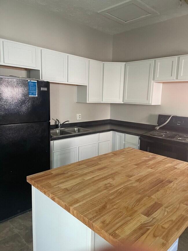 Kitchen - 646 Oak St