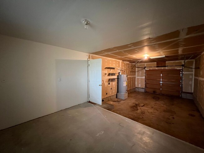 Building Photo - 5954a