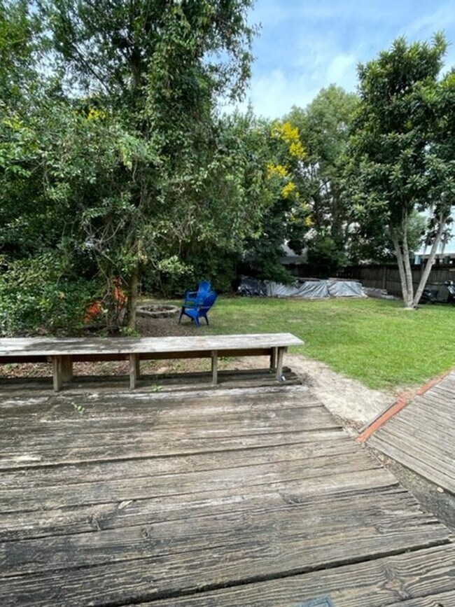 Building Photo - R1016 University Heights