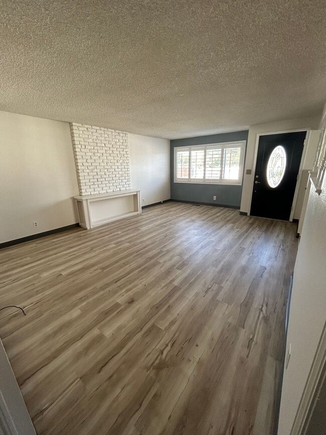 Building Photo - 2 Bedroom 2 Bath House