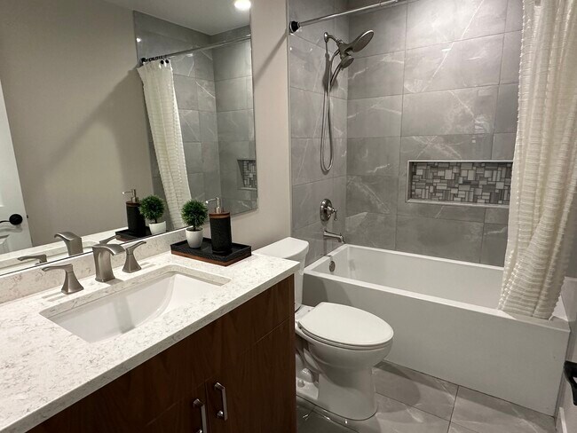 Building Photo - 992 Langtry Ct