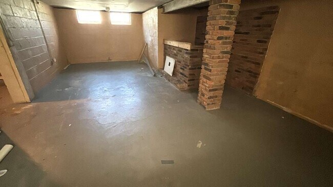 Building Photo - 5554 Dalewood Ave