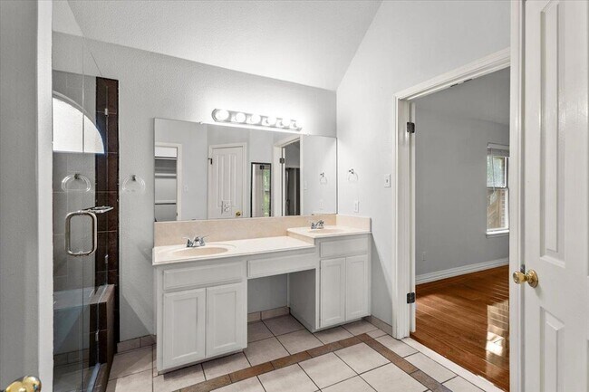 Building Photo - 10000 Brantley Bend