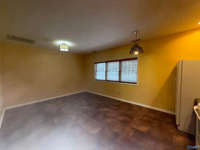 Building Photo - 1526 Circle Dr