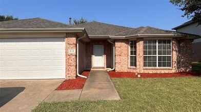 Building Photo - 913 Austin Ln