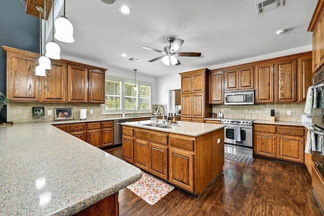 Building Photo - 211 Moore Ln