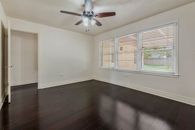 Building Photo - 1116 Kettler St