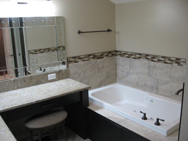 Building Photo - 538 Bimini Dr