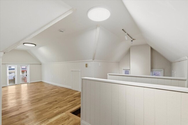 Building Photo - 305 W Broadway