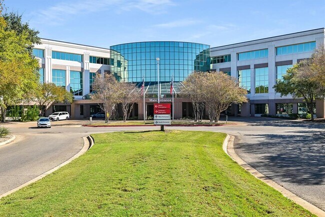 Building Photo - 6808 Luckenbach Ln