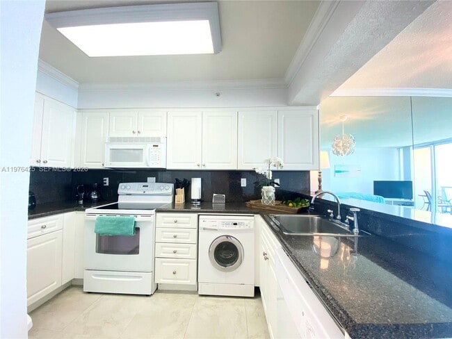 Building Photo - 2501 S Ocean Dr