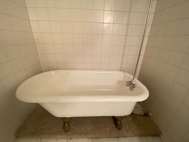 Building Photo - Charming 2-Bedroom Apartment in the Heart ...