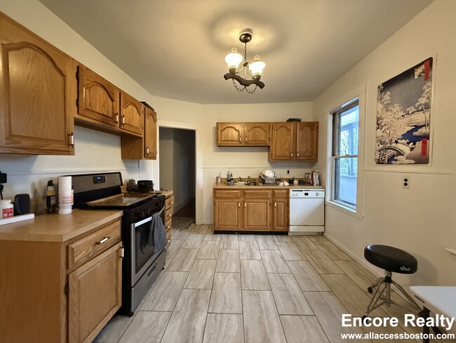 Building Photo - 39 Turner St