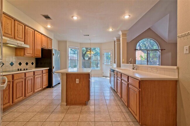 Building Photo - 8212 Fern Bluff Ave
