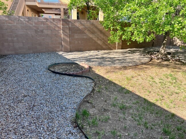 Building Photo - 2 Bedroom with major appliances, 2 car gar...
