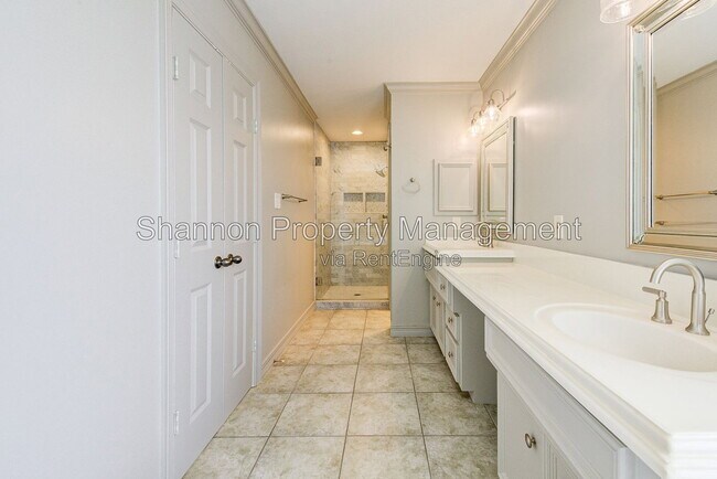 Building Photo - 1413 Michigan St