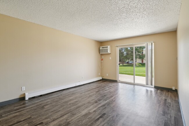 Building Photo - Broadmoor Springs