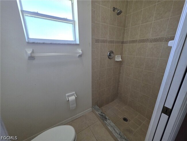 Building Photo - 4614 SW 9th Pl