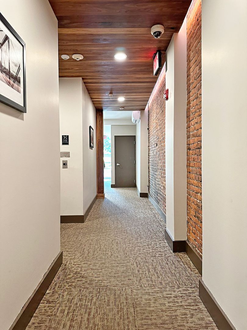 Building Photo - 8 N Main St