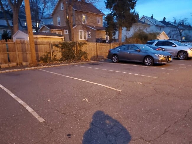 Building Photo - 17A S Valley Rd