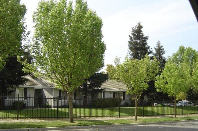 Primary Photo - 2 Bed/2 Bath
