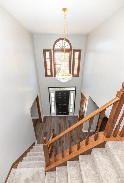 Building Photo - 8237 Eagle Ridge Dr