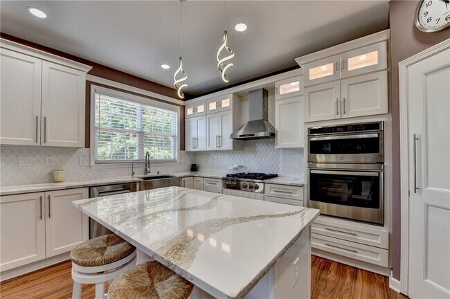 Building Photo - 770 Pimlicon Pl