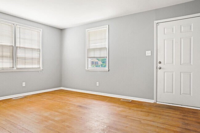 Building Photo - 819 Hadley Rd