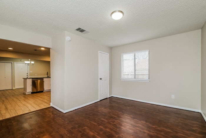 Building Photo - 305 Pebblebrook St