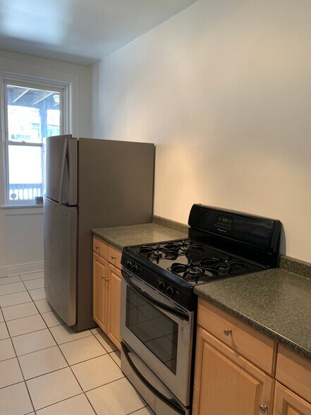 Building Photo - 1468 W Winnemac Ave