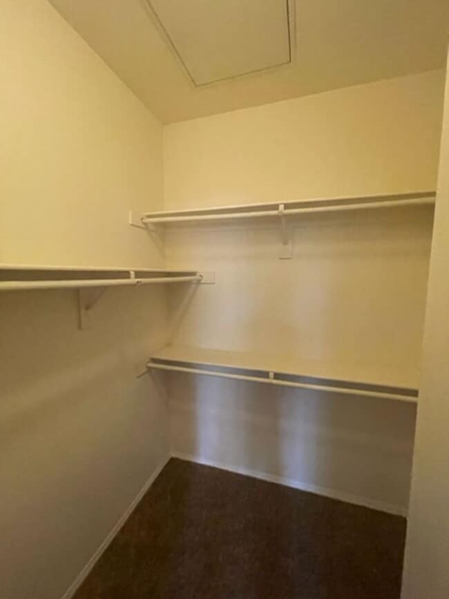 Building Photo - GREAT GATED COMMUNITY 2 BEDROOM -2 BATH -LOCATED CENTRALLY!!!