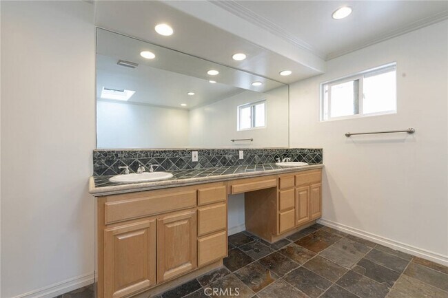 Building Photo - 3431 S Peck Ave