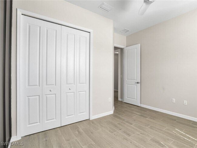 Building Photo - 15904 Sugar Hl Dr
