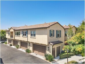 Building Photo - SPECTACULAR LAKE FOREST BAKER RANCH TOWNHO...