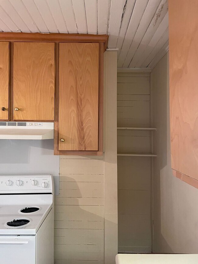 Building Photo - 2 Bed, 1 Bath House