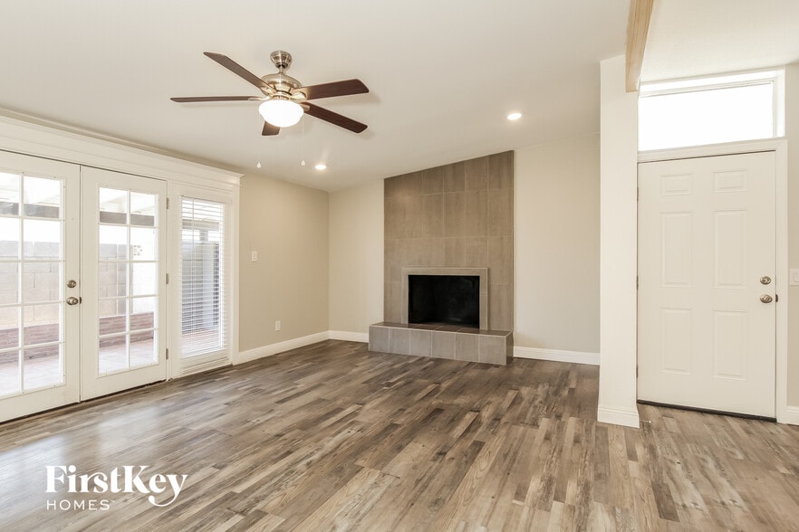 Building Photo - 3718 W Townley Ave