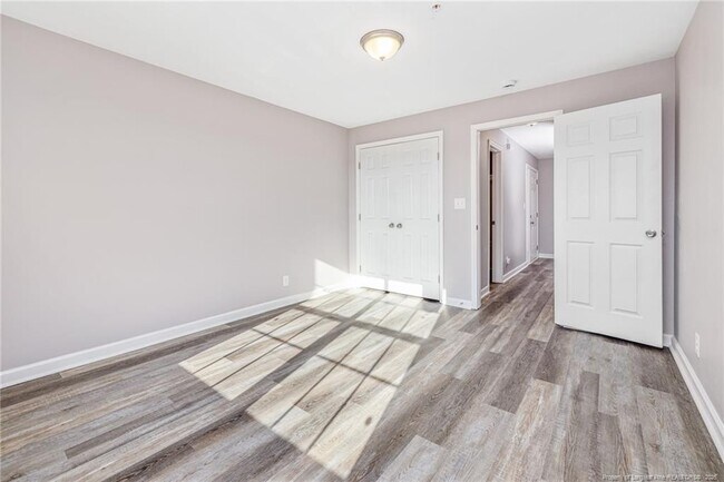 Building Photo - 264 Waterdown Dr