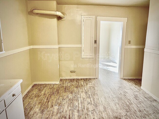 Building Photo - 526 Wilson Ave