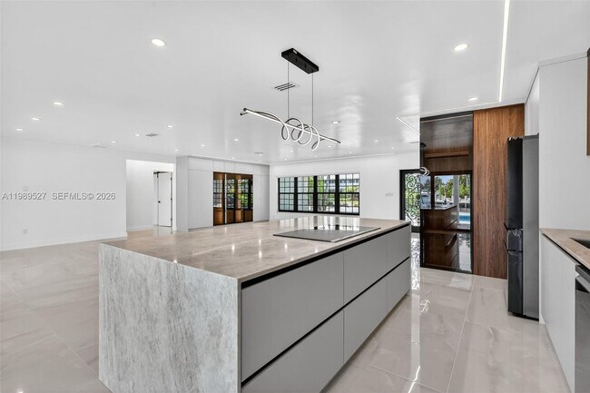 Building Photo - 607 Layne Blvd