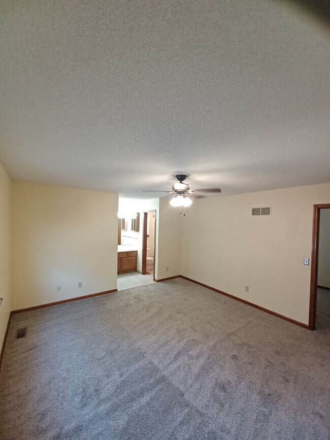 Building Photo - 6308 SW 27th St
