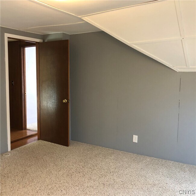 Building Photo - 708 Schuyler St