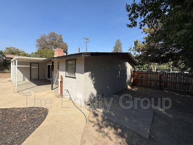 Building Photo - 505 N Lovers Ln