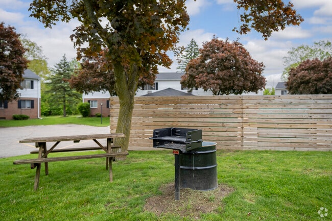 BBQ Station - Huntington Circle