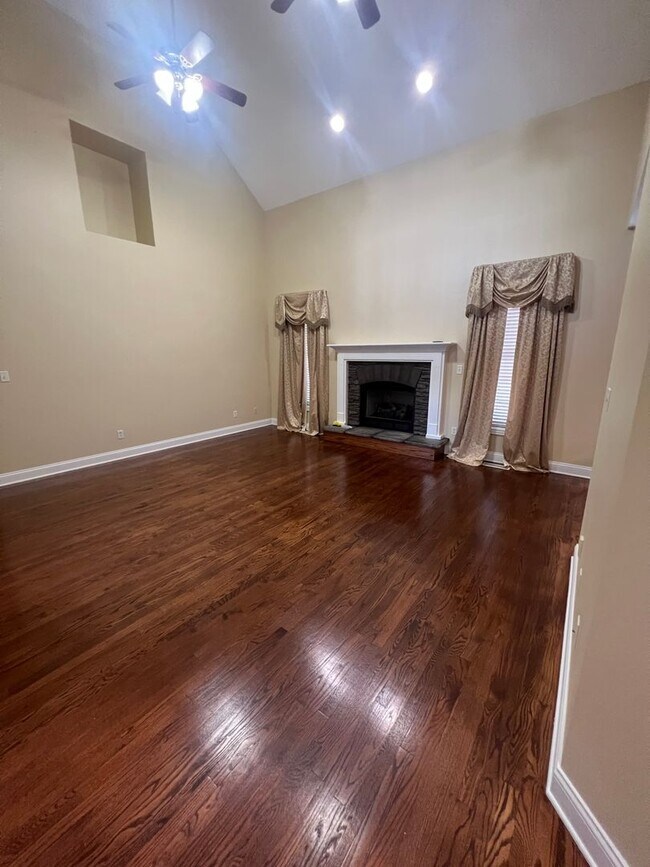 Building Photo - 4 Bedroom, 3 Bath House *Inground Pool*