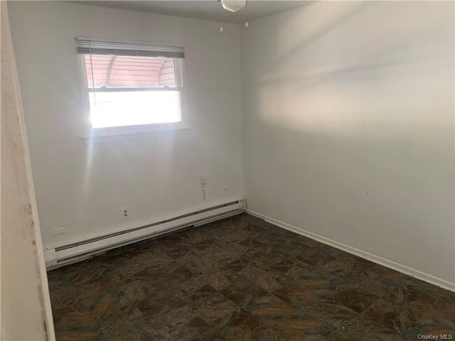 Building Photo - 347 Taylor Ave