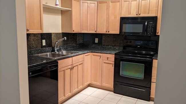 Building Photo - 538 Orange Dr