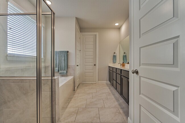 Building Photo - 15846 Weston Ridge Dr