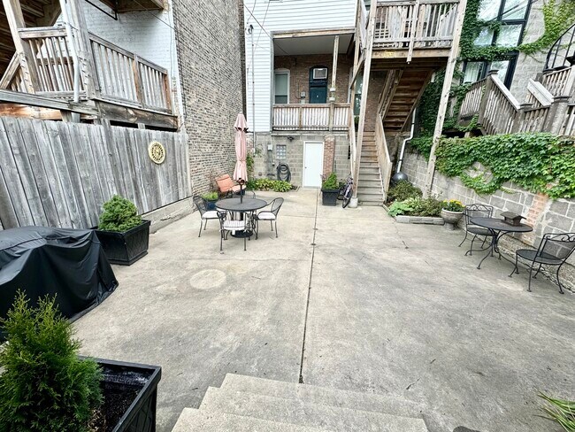 Building Photo - 750 S Oakley Blvd