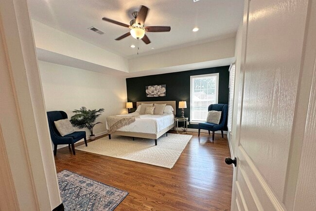 Building Photo - 3815 Montclair Dr